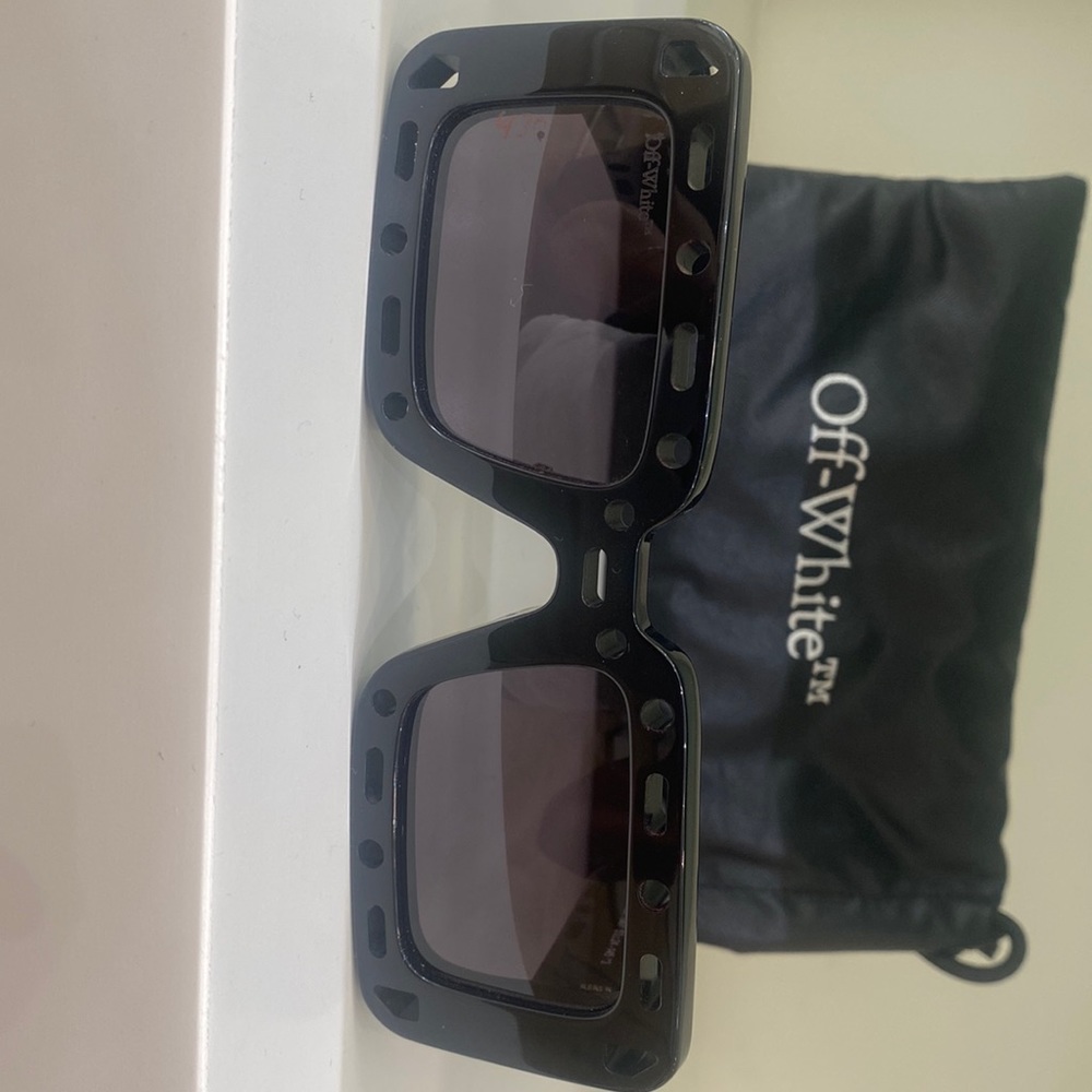 Brand new Off-White sunglasses Black with detailed design